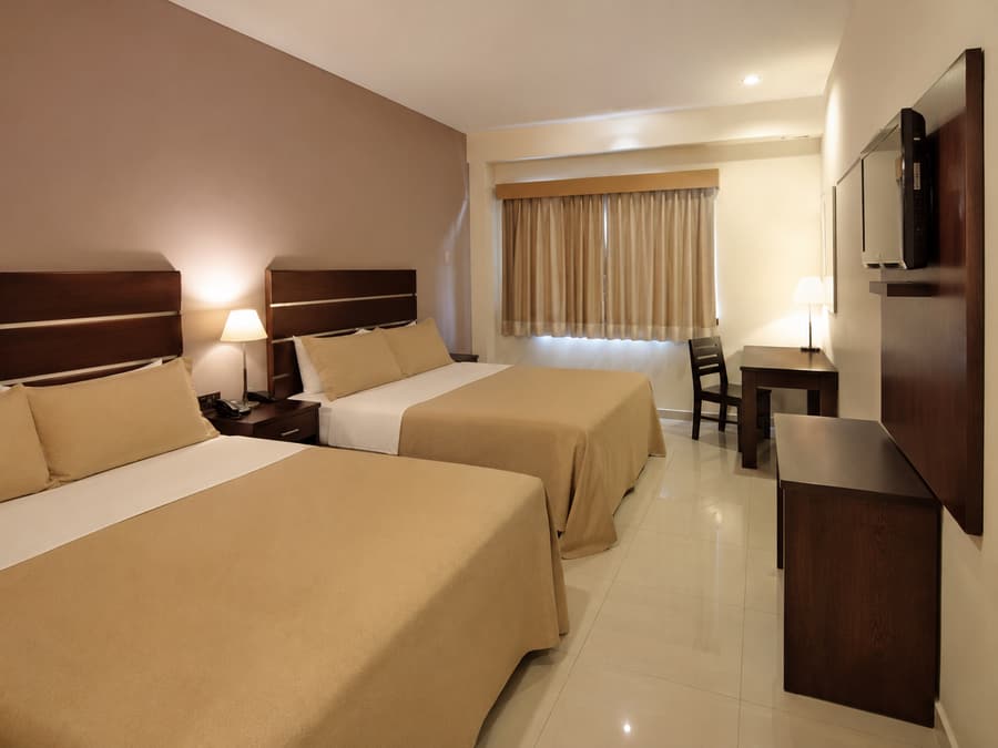 Habitación de 4 Camas — Hotel Alcalá de San Diego